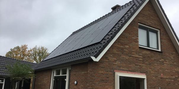 Installatie zonnepanelen te Deil