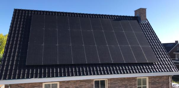 Installatie van 87 zonnepanelen en elektra, 3 vrijstaande huizen, te Kesteren.