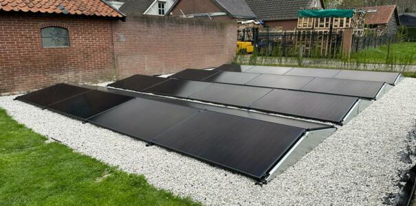Duitse Glas/Folie zonnepanelen op de grond in de tuin geplaatst, te Heteren