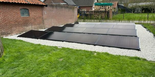 Duitse Glas/Folie zonnepanelen op de grond in de tuin geplaatst, te Heteren