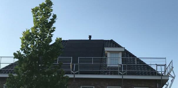 Duitse Glas/Glas panelen geplaatst met micro-omvormers te Kesteren