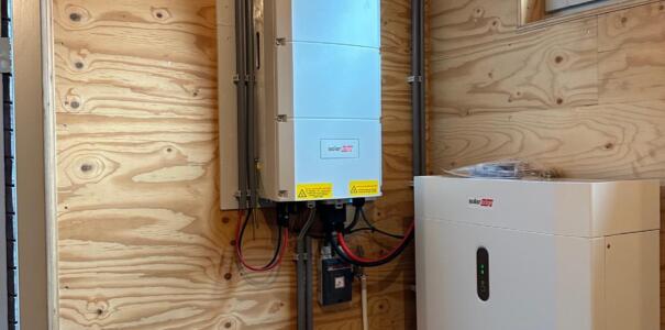 SolarEdge batterij systeem geplaatst met Duitse zonnepanelen in Gelderland